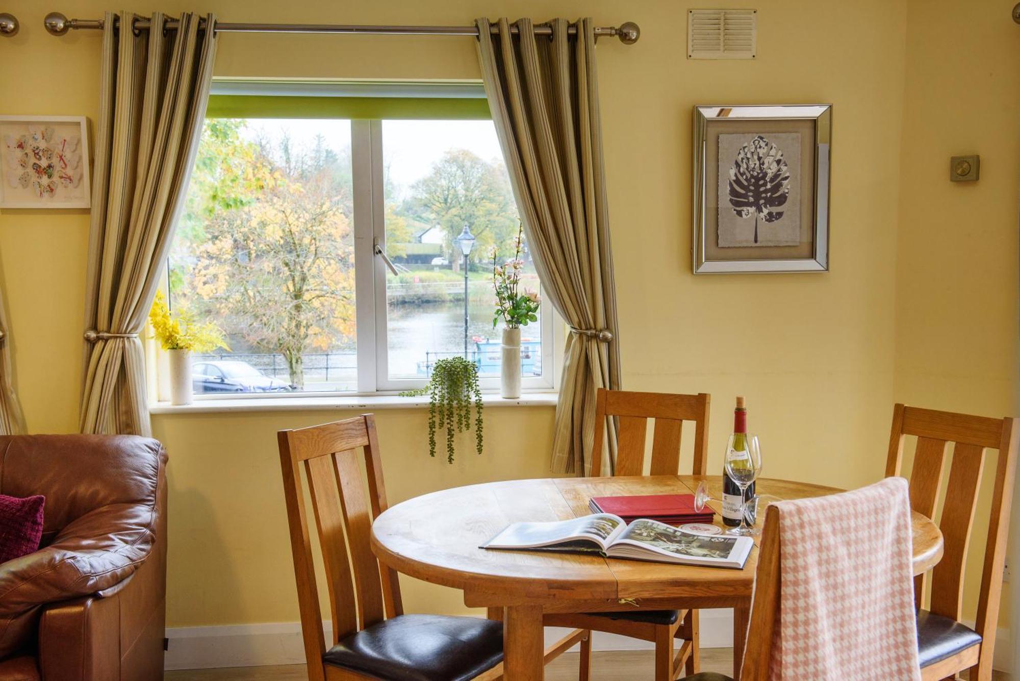Waterfront Self Catering Houses Carrick on Shannon Exteriör bild