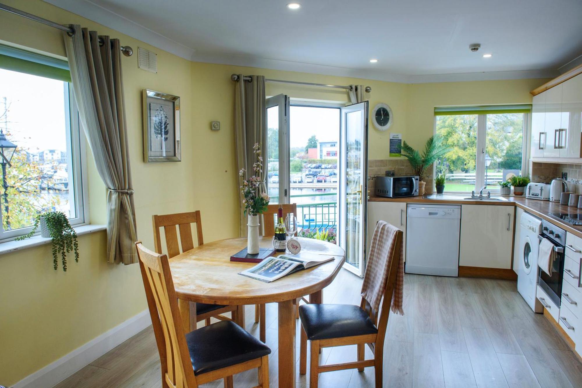 Waterfront Self Catering Houses Carrick on Shannon Exteriör bild